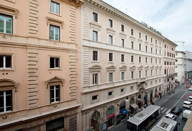 Trevi Fountain Big Apartment 0*, Rome