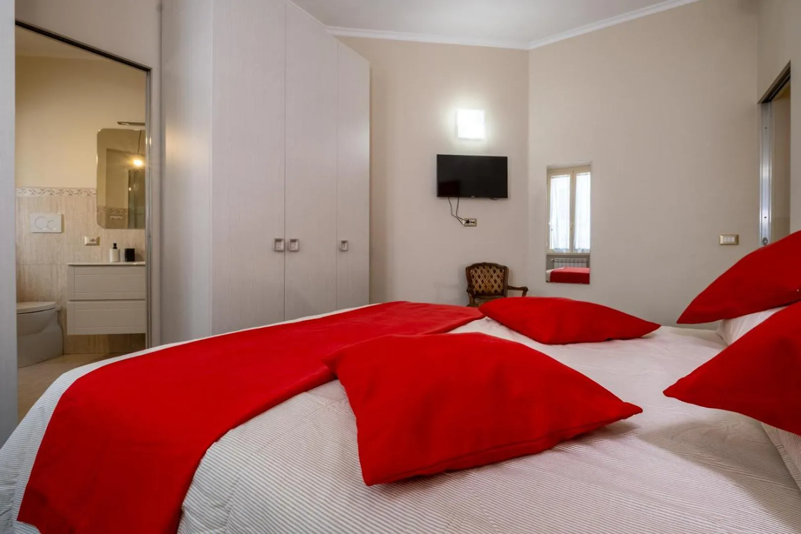 Trevi Fountain Big Apartment