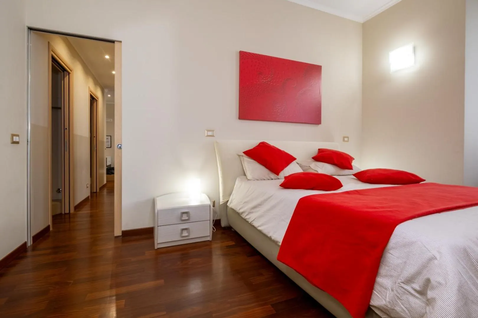 Trevi Fountain Big Apartment