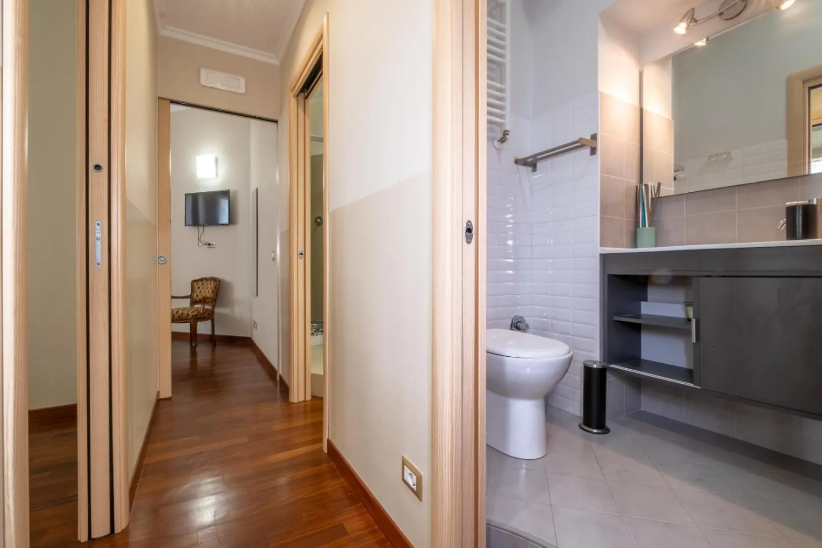Trevi Fountain Big Apartment