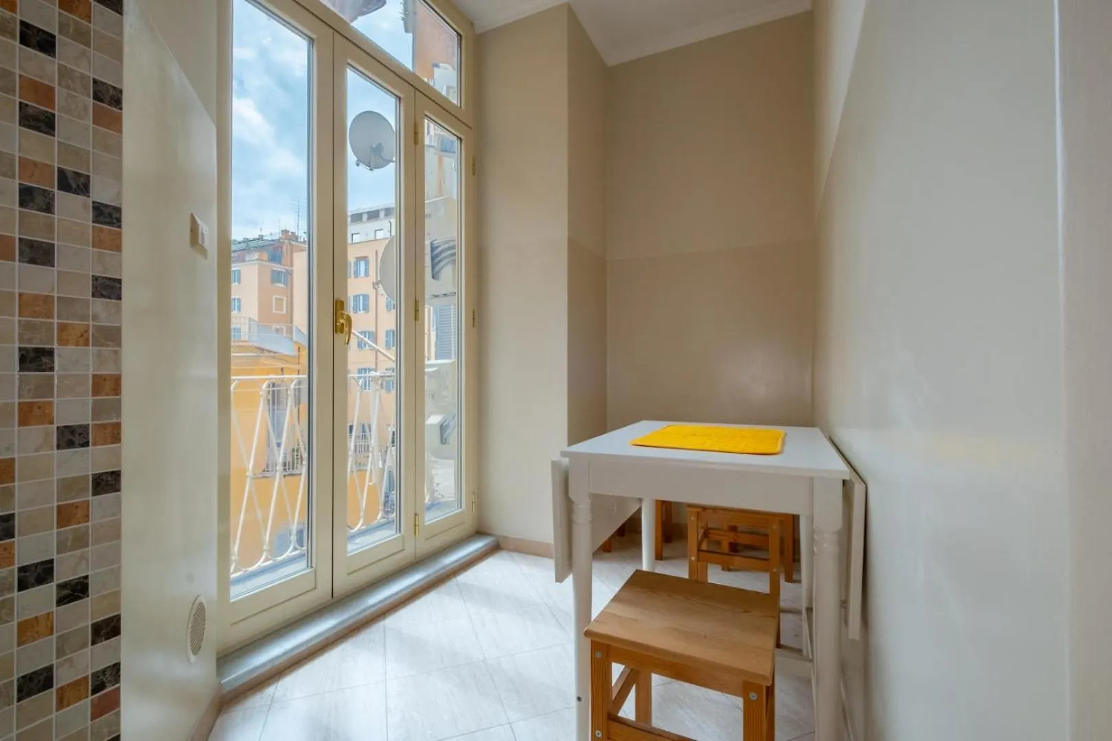 Trevi Fountain Big Apartment