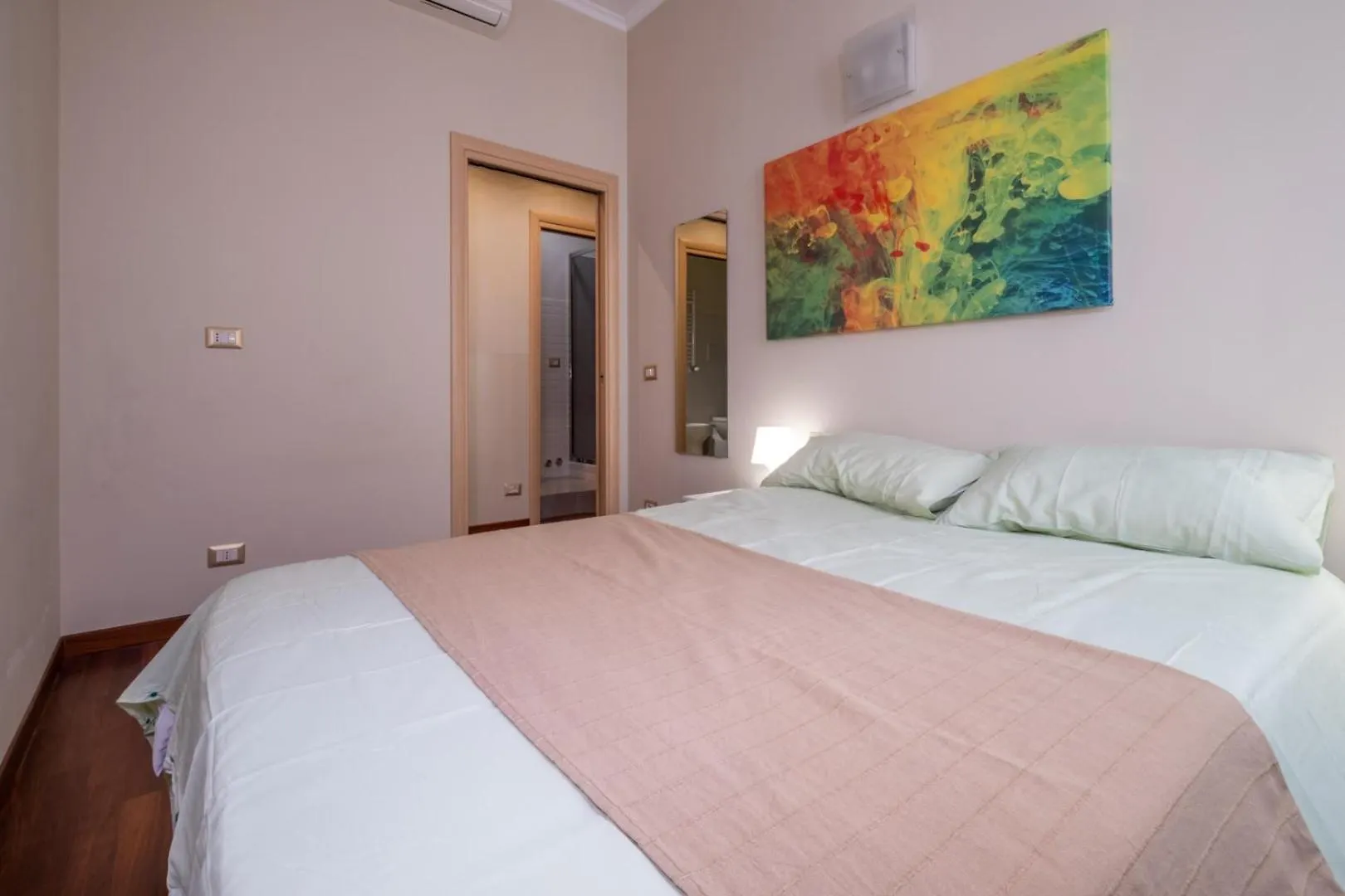 Trevi Fountain Big Apartment
